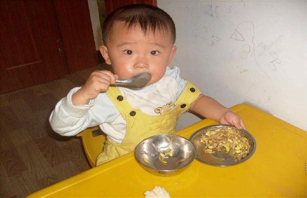 多大的宝宝可以自己吃饭_圈子话题_快速问医